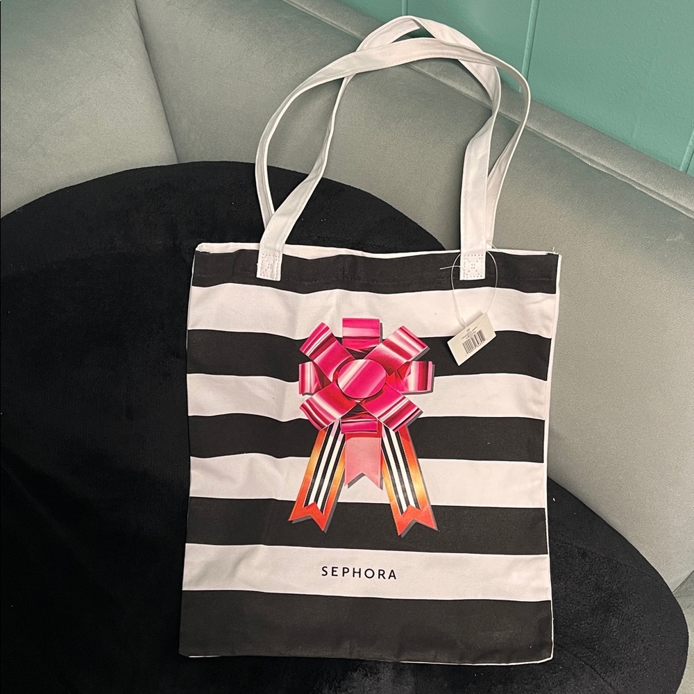 BNWT SEPHORA VIB ROUGE LIMITED EDITION 2017 HOLIDAY BOW CANVAS 
TOTE 12 x 14.5”